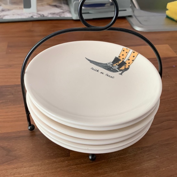 Rae Dunn Other - RAE DUNN HTF witch feet plate set with stand